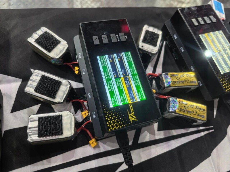 Tattu 无人机足球电池和充电器