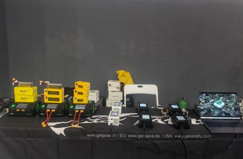 Tattu 无人机足球电池和充电器