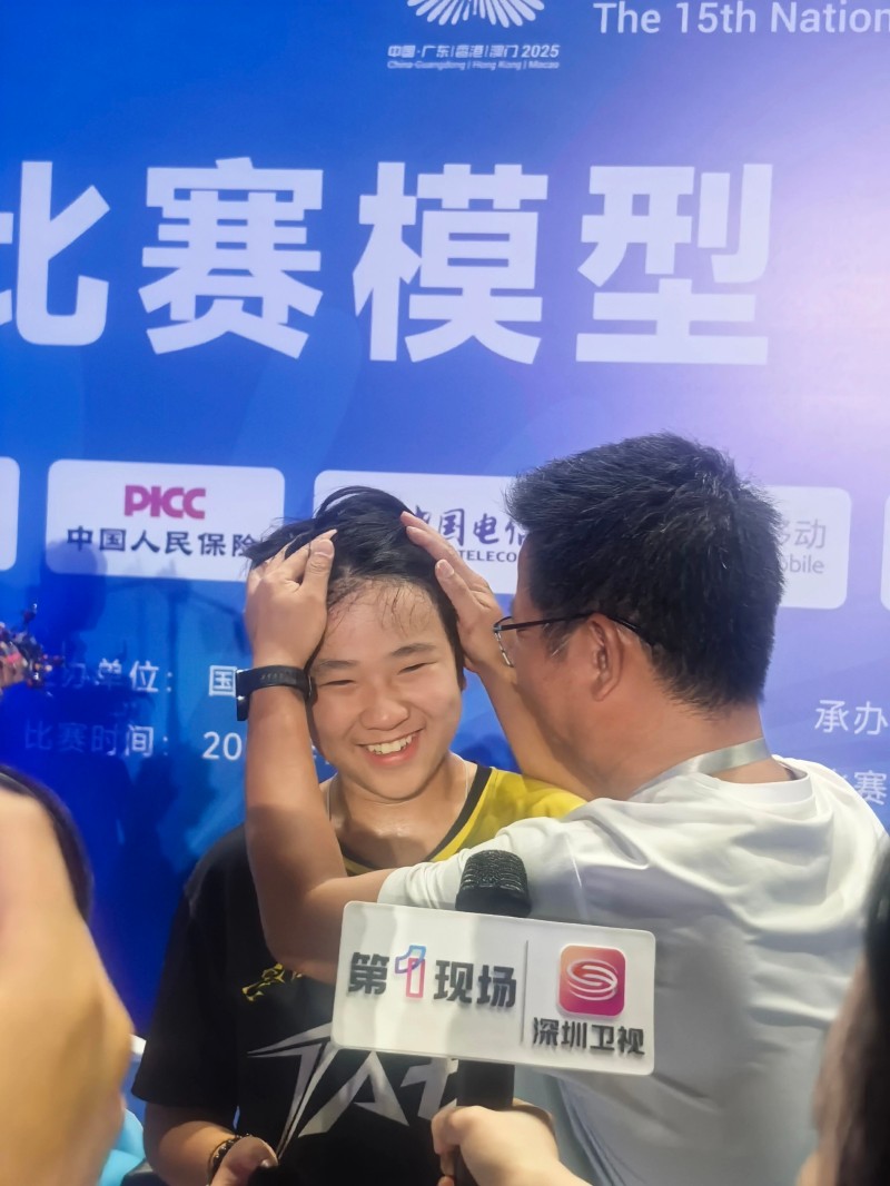 小白以近乎完美的表现夺得金牌